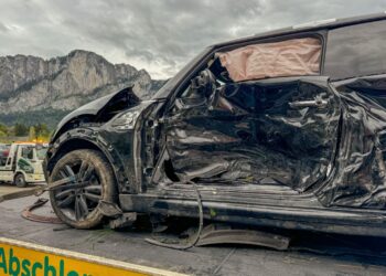 Schwerer Verkehrsunfall auf B154 Mondsee Straße
