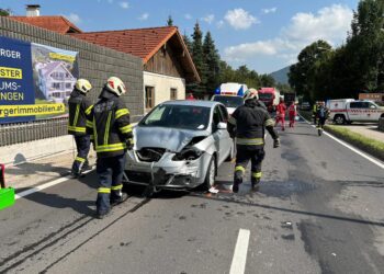 Unfall auf Salzkammergutstraße bei Altmünster endet glimpflich