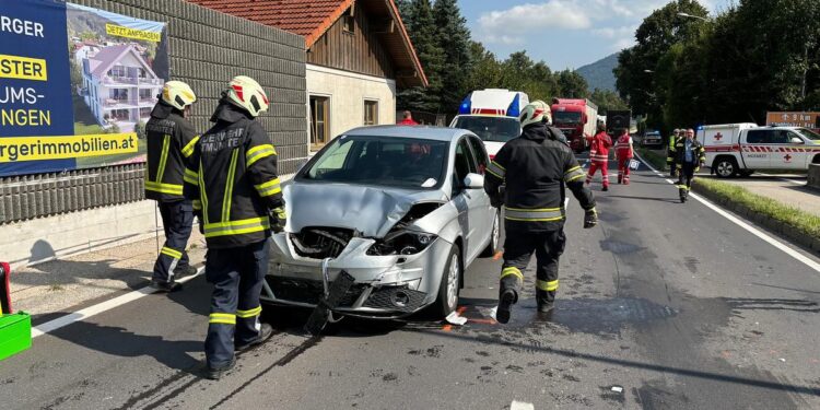 Unfall auf Salzkammergutstraße bei Altmünster endet glimpflich