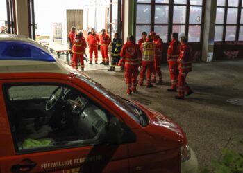 Großangelegte Suchaktion mit Drohnen und Suchhunden nach abgängiger Pensionistin (86) in Gmunden