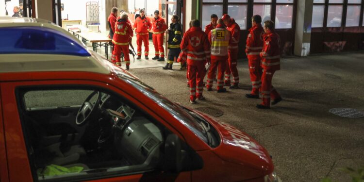 Großangelegte Suchaktion mit Drohnen und Suchhunden nach abgängiger Pensionistin (86) in Gmunden