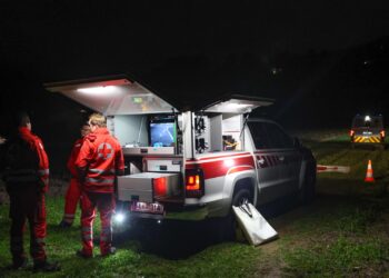 Großangelegte Suchaktion mit Drohnen und Suchhunden nach abgängiger Pensionistin (86) in Gmunden