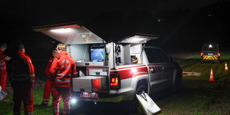 Großangelegte Suchaktion mit Drohnen und Suchhunden nach abgängiger Pensionistin (86) in Gmunden