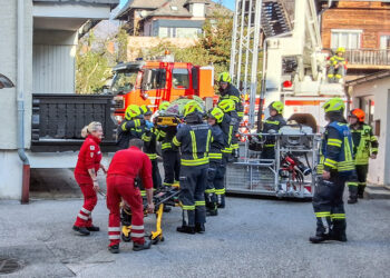 Patiententransport mit Hubsteiger