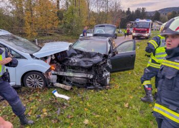 Frontalcrash an Salzburger Landesgrenze forderte drei Verletzte