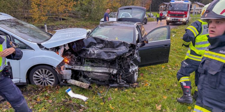 Frontalcrash an Salzburger Landesgrenze forderte drei Verletzte
