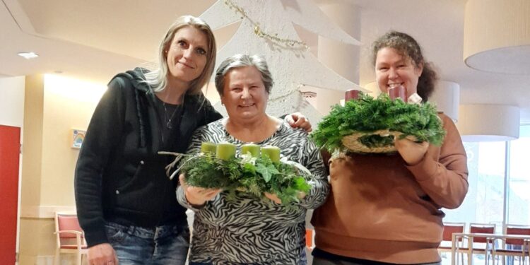 Freiwillige gesucht: Adventkranzbinden für den guten Zweck