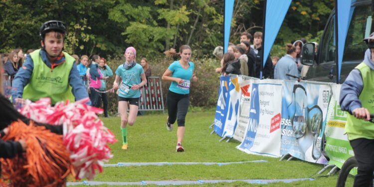 Perfekte Organisation beim 32. Bezirksschulgeländelauf auf Schloss Traunsee