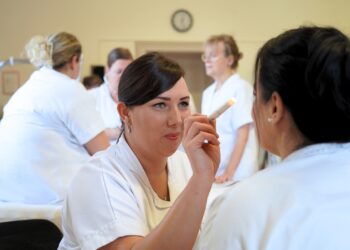 NEU ab März 2025 in Gmunden: Ausbildung zur Pflegeassistenz