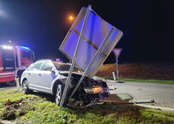 Flucht nach Unfall mit gestohlenem Auto