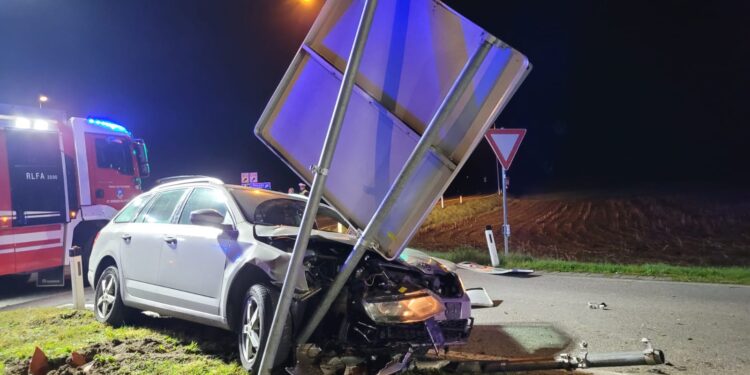Flucht nach Unfall mit gestohlenem Auto