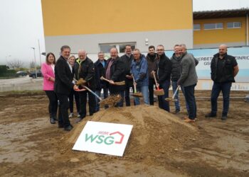 Spatenstich beim Kindergartenzubau in Gschwandt
