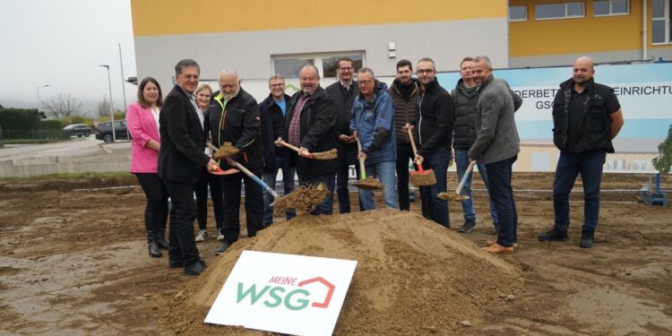 Spatenstich beim Kindergartenzubau in Gschwandt