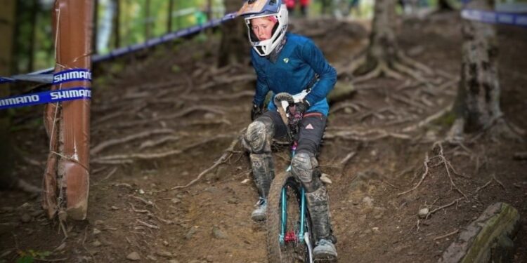 Gmundnerin Lea Söser: Schnellste Einradfahrerin Österreichs