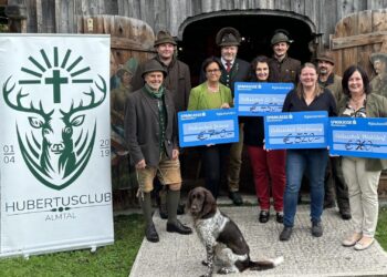 Hubertusclub Almtal spendet über 2.500 Euro für die 4 Almtaler Volksschulen