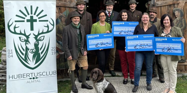 Hubertusclub Almtal spendet über 2.500 Euro für die 4 Almtaler Volksschulen