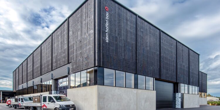 Stern & Hafferl Bau eröffnet hochmoderne Zimmereihalle
