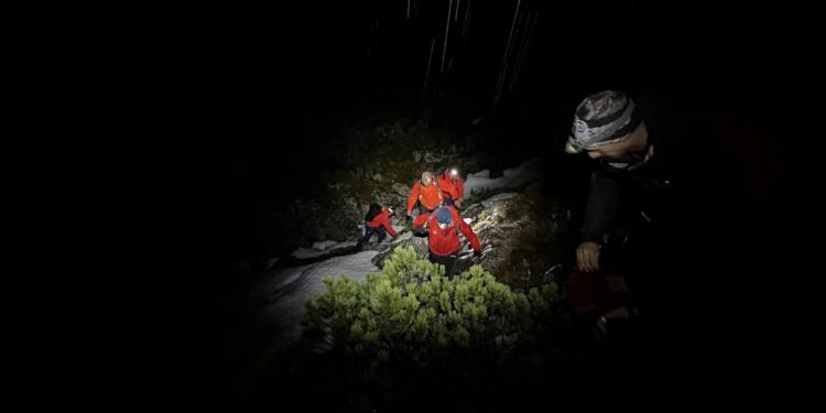 Verirrter Wanderer auf dem Krippenstein nach stundenlanger Suche gerettet