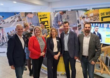 Hoher Besuch bei der 12. Lehrlingsmesse des AMS Gmunden