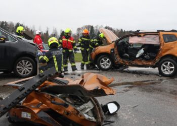 Schwerer Kreuzungscrash in Vorchdorf fordert zwei Verletzte