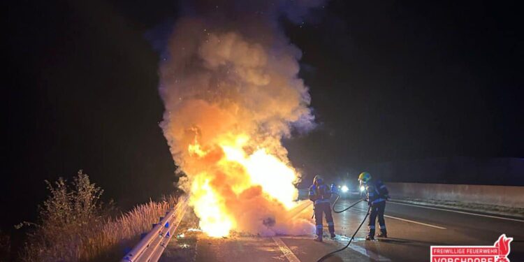 Fahrzeubbrand auf der Westautobahn