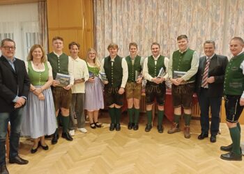 Obertrauner Abend 2024: Jungunternehmer, Maturanten und Co. geehrt!