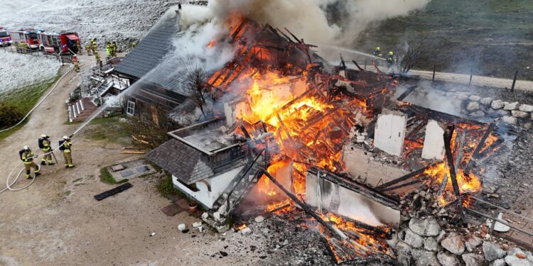 Buchberghütte wird Raub der Flammen