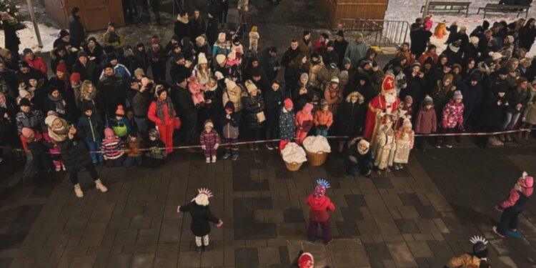 Christkindlmarkt am Rathausplatz