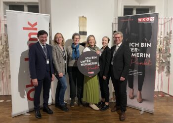 Frau in der Wirtschaft erkundete Museum Ebensee – „Textile Visionen aus dem Salzkammergut“ im Fokus