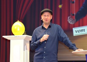 Vom Urknall bis übermorgen – in zwei amüsanten Kabarettstunden