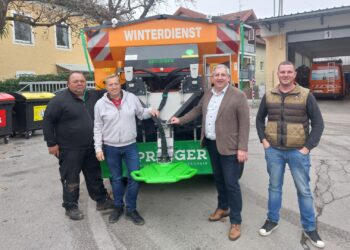 Neuer Salzstreu-Aufsatz für Unimog 1