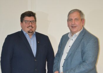 Gemeinden Laakirchen und Roitham richten Petition zur Verbesserung des öffentlichen Verkehrs an das Land