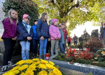 Pfadfinder lassen Gräber zu Allerheiligen in neuem Glanz erstrahlen
