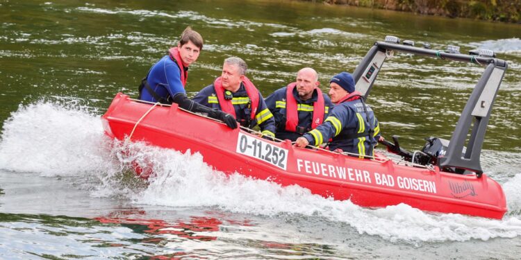 FF Bad Goisern stellt neues Rettungsboot in Dienst