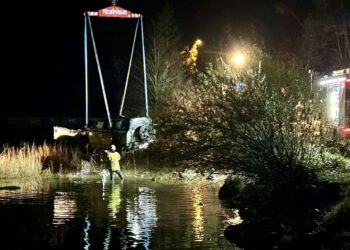 Mit SUV im Mondsee gelandet