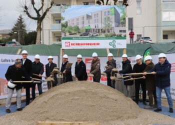 Spatenstichfeier für das eee Hotel Laakirchen: Baubeginn eines zukunftsorientierten Hotelprojekts