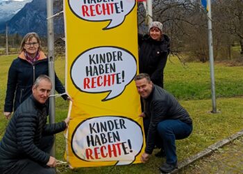 Internationaler Tag der Kinderrechte: Fahne in Obertraun wurde gehisst!