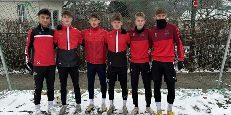 Nachwuchstalente der Fußball HAK Bad Ischl starten Trainerkarriere