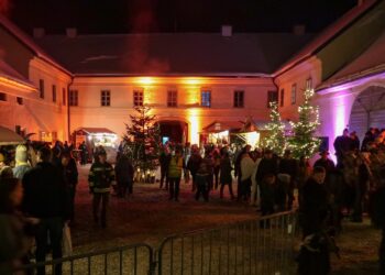 Weihnachtliche Atmosphäre im Schloss Wolfsegg: Weihnachtsmarkt 2024