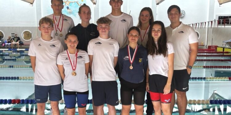 Saisonauftakt geglückt: Erfolgreiche Wettkämpfe für den Schwimmverein Vöcklabruck in Salzburg und Traun