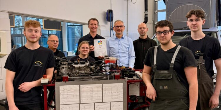 Vorbildlicher Lehrbetrieb: INEO-Auszeichnung für Automobile Mairhuber GmbH