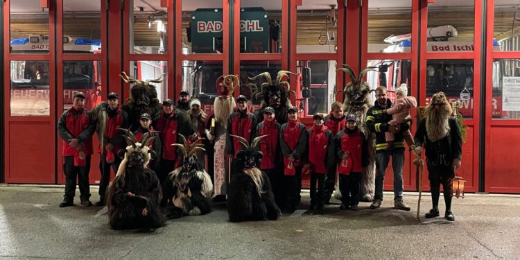 Nikolaus und Krampus besuchen Jugendgruppe der HFW Bad Ischl