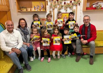Kiwanis schützt die Kinder Warnwesten für die Kleinsten