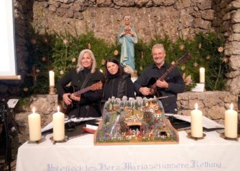 Adventkonzert der besonderen Art in der Lourdes Grotte Ohlsdorf