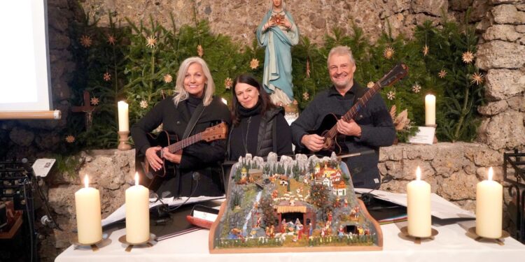 Adventkonzert der besonderen Art in der Lourdes Grotte Ohlsdorf