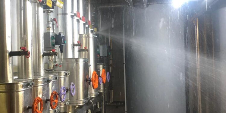 Defekt an Wasserleitung sorgt für überfluteten Keller