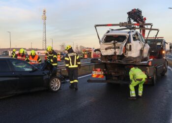 Vier teils Schwerverletzte bei schwerem Auffahrunfall auf Westautobahn in Schörfling am Attersee