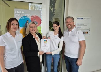 Vorbildlicher Lehrbetrieb: INEO-Auszeichnung für LOITIDENT Zahntechnik