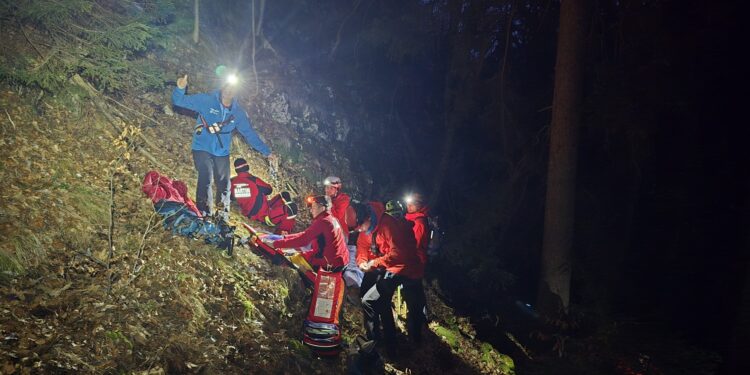 Absturz am Maisenkgerl: Bergrettung im fordernden Einsatz