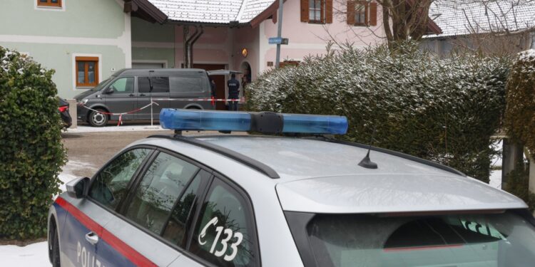 Mutmaßlicher Mordversuch an Ehefrau in Ebensee – Ehemann lag tot in der Garage